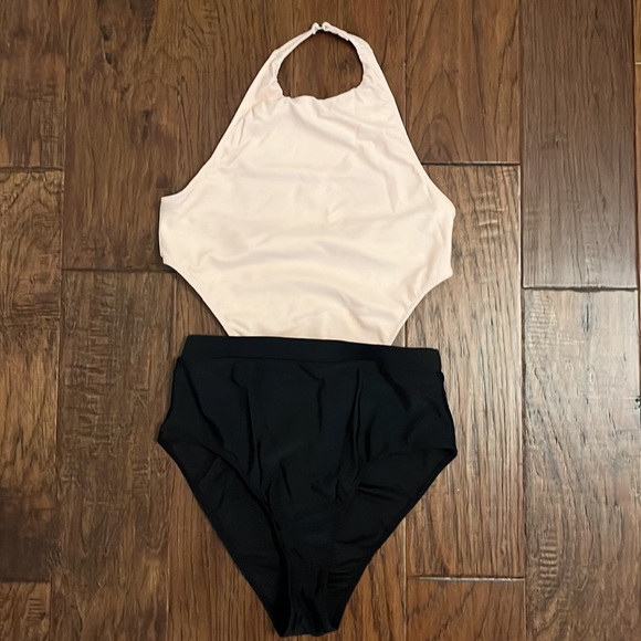 Forever 21 black & pink swimsuit - Picture 7 of 8